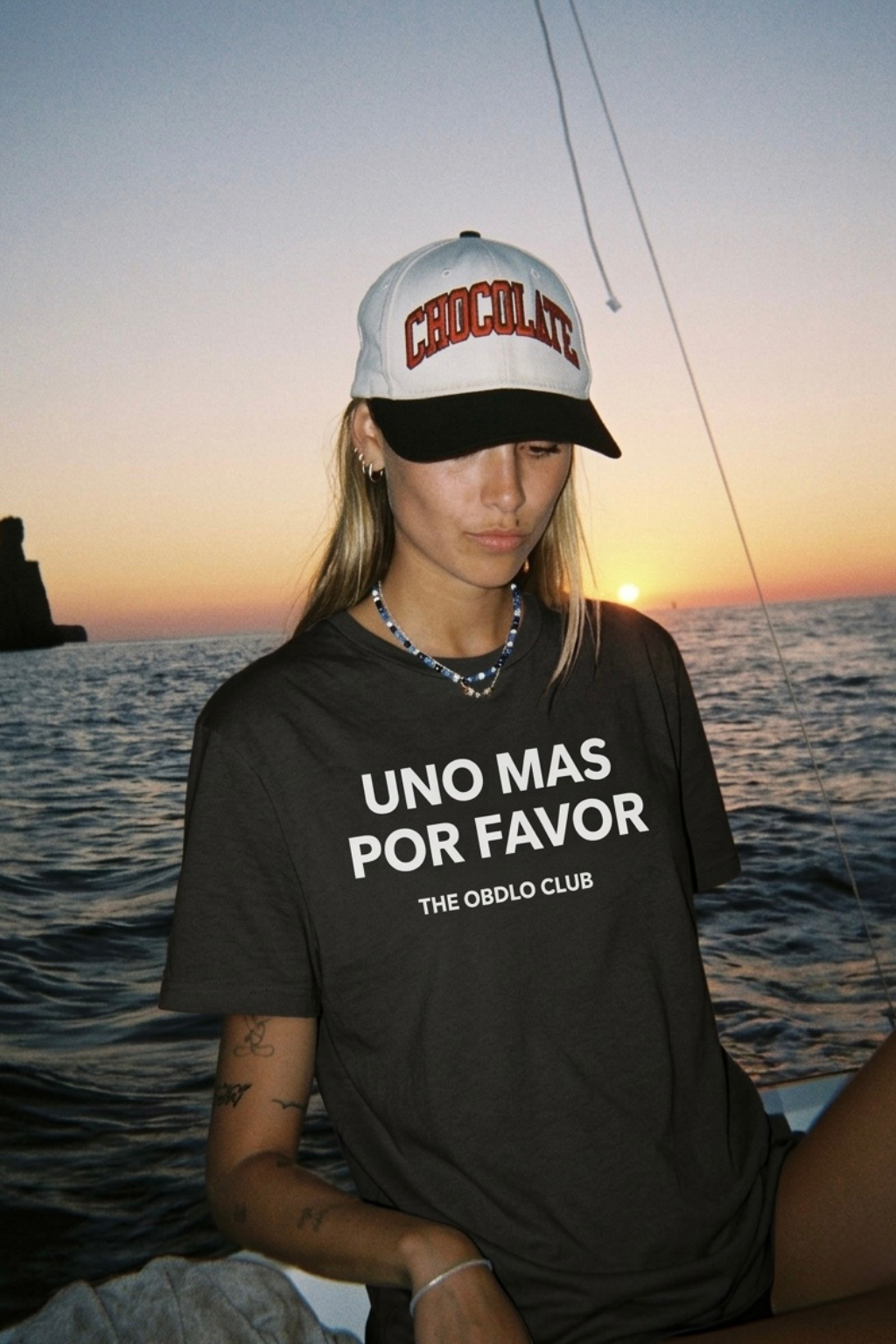 UNA MÁS POR FAVOR TEE